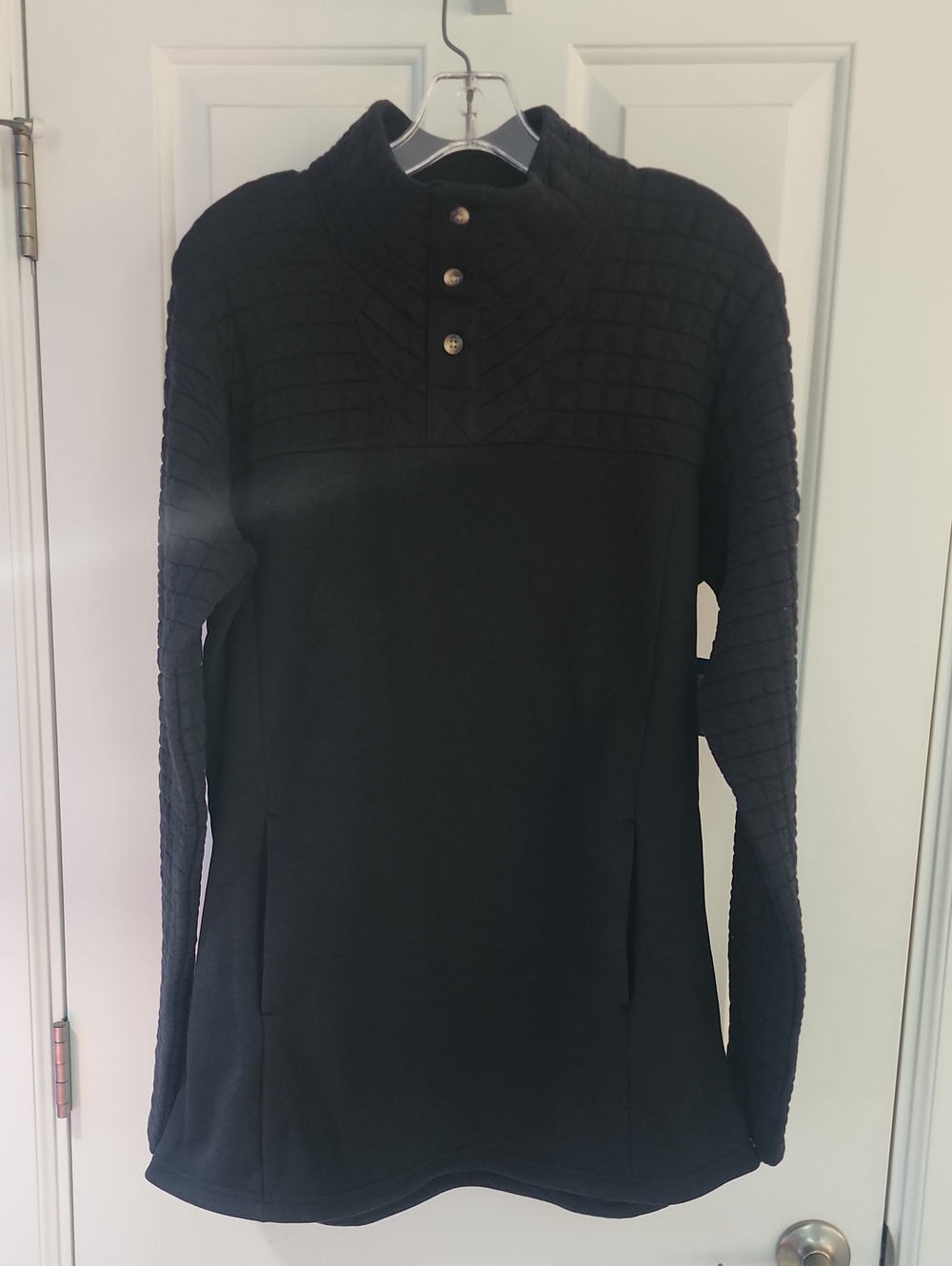 Columbia Sportswear Quilted Yoke Black Pullover.